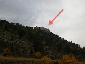 丘の上にある城