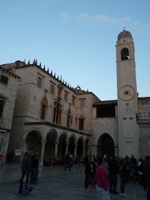 時計塔のある建物