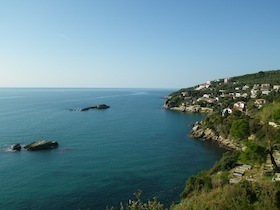 入り組んだ岸壁