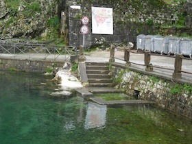 水辺に降りる階段