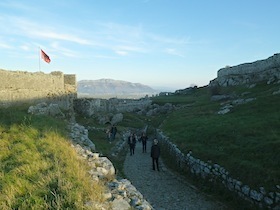 石造りの遺跡の道