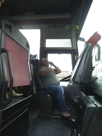 バスの運転手の男性
