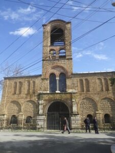 塔がある石造りの建物